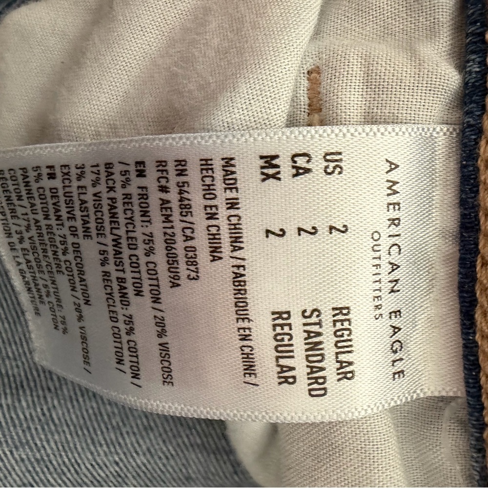 Distressed American Eagle Jeans Size 2 High Rise Mom Jeans 90’s Y2k - Picture 7 of 8